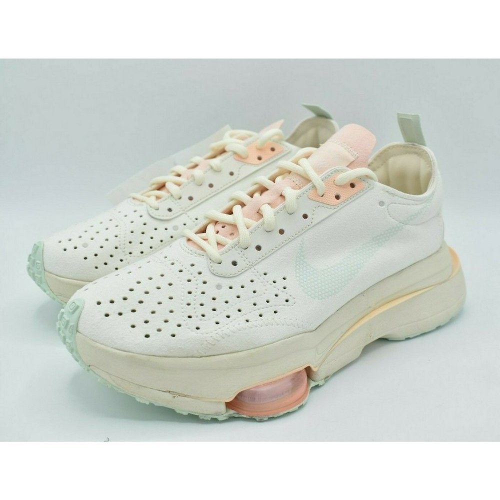 Nike Women's Athletic Shoes - White and Peach